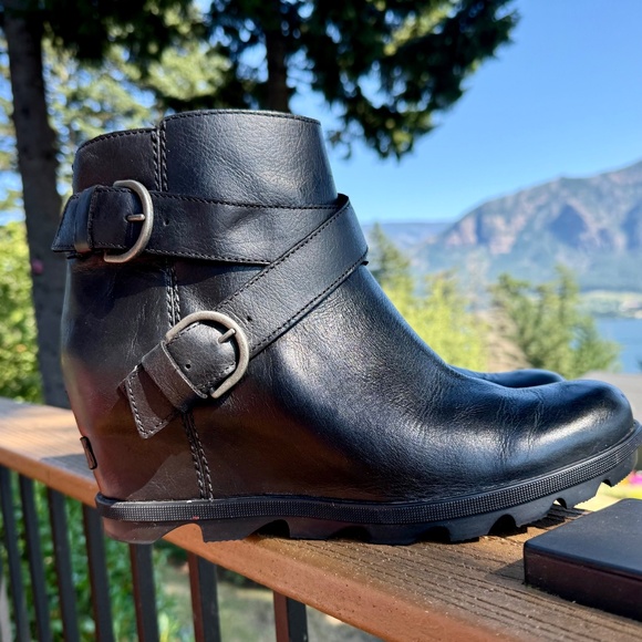 Joan of Arctic Waterproof Leather Wedge II Buckle Boot BLACK LEATHER Size 12 - Picture 1 of 8